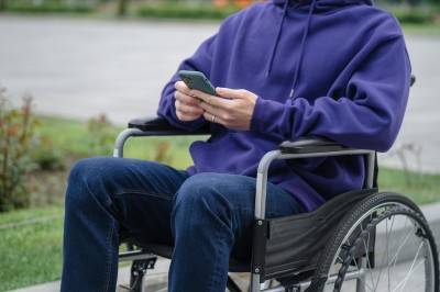 Muž na invalidnom vozíku
